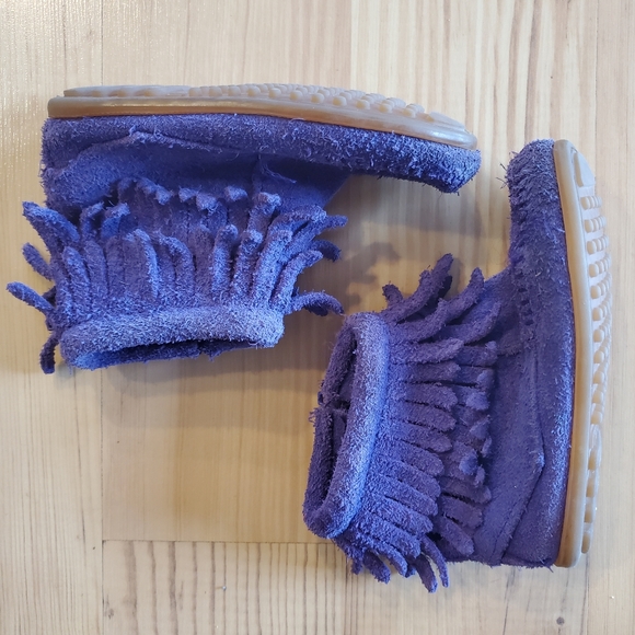 Minnetonka Girls Fringe Moccasin Boots - Picture 1 of 9